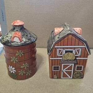 Enesco 1980 Barn Silo Salt Pepper Shaker Set